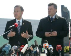 Ban Ki-Moon and Viktor Yanukovich