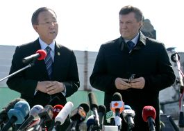 Ban Ki-Moon and Viktor Yanukovich