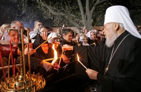 Metropolitan Vladimir at the Easter service