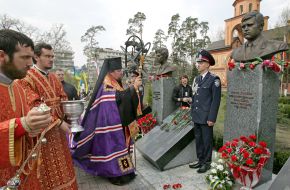 Ceremony of avenue opening