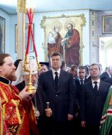 Metropolitan Vladimir, Viktor Yanukovich and Dmitriy Medvedev
