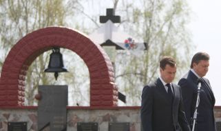 Dmitriy Medvedev and Viktor Yanukovich