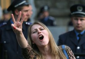 Участница акции протеста