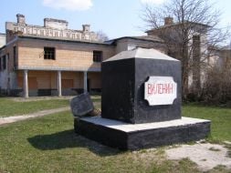 Frustrated monument of Lenin