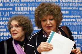 Lina Kostenko and Oksana Pahlуоvskaya