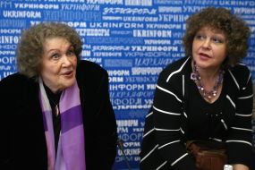 Lina Kostenko and Oksana Pahlуоvskaya