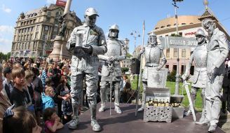 Living statues