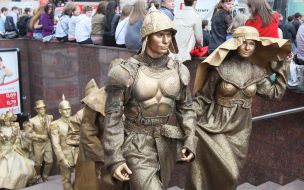 Living statues