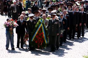 Военнослужащие, ветераны и представители власти