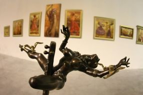 Sculpture "Flying away with birds"