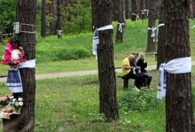 Биківнянські могили