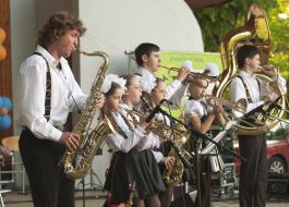 Children's jazz band "Dixieland"