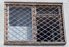 Окно больничной палаты