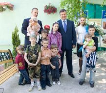 Viktor Yanukovich and large family Chernyshev