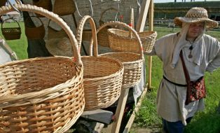 Trade in wicker baskets
