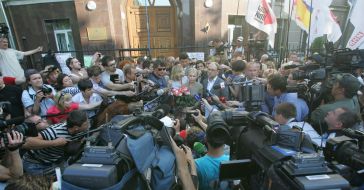 Юлія Тимошенко відповідає на запитання журналістів