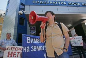 Участник акции "Строительный террор - STOP!"