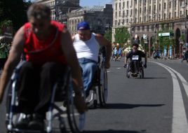 "Under the chestnuts" race