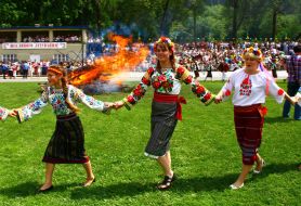 Участники гуцульского праздника ”Полонинська ватра”