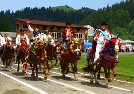 Участники гуцульского праздника ”Полонинська ватра”