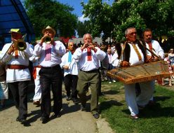 Участники гуцульского праздника ”Полонинська ватра”