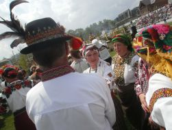 Участники гуцульского праздника ”Полонинська ватра”