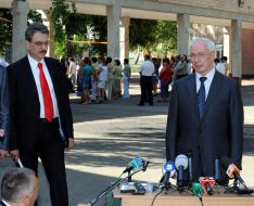 Микола Азаров