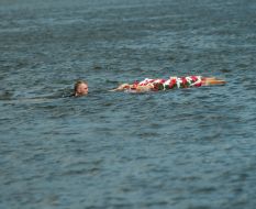 Церемонія спуску на воду хреста