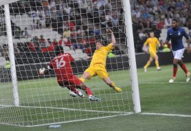 Evgeniy Seleznyov and Steve Mandanda