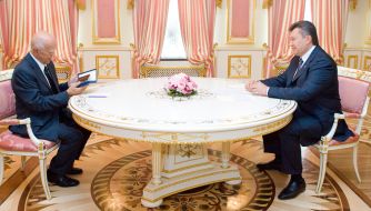 Viktor Yanukovich and Vitaliy Korotich