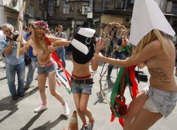 Activists FEMEN portray penalty