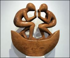 Скульптура Петра Метла "Шептуны"