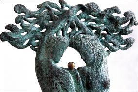 Фрагмент скульптуры "Двое на рыбе" 