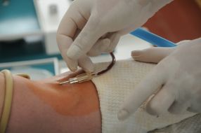 Volunteer donates blood