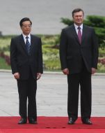 Viktor Yanukovich and Hu Jintao