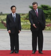 Viktor Yanukovich and Hu Jintao