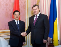 Viktor Yanukovich and Hu Jintao