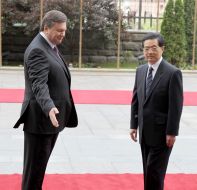 Viktor Yanukovich and Hu Jintao