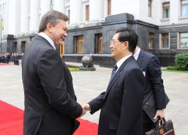 Viktor Yanukovich and Hu Jintao