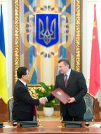 Viktor Yanukovich and Hu Jintao