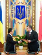 Viktor Yanukovich and Hu Jintao