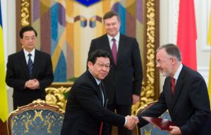 Viktor Yanukovich and Hu Jintao