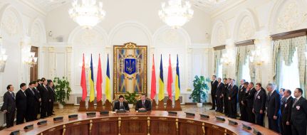 Підписання двосторонніх документів