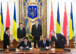 Підписання двосторонніх документів