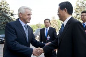 Vladimir Litvin and Hu Jintao