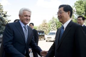 Vladimir Litvin and Hu Jintao