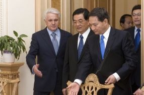 Vladimir Litvin and Hu Jintao