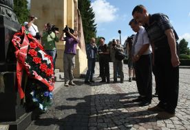 Laying-on of wreathes