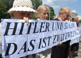 Participants of the mass meeting