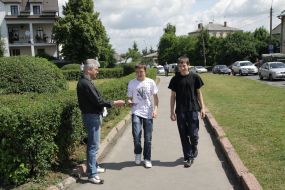 Dispensing of leaflets